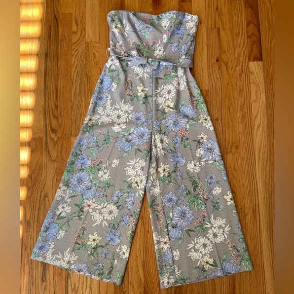 H&M floral jumpsuit. Size 8 - Picture 1 of 2